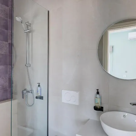 Armenaki Apartment